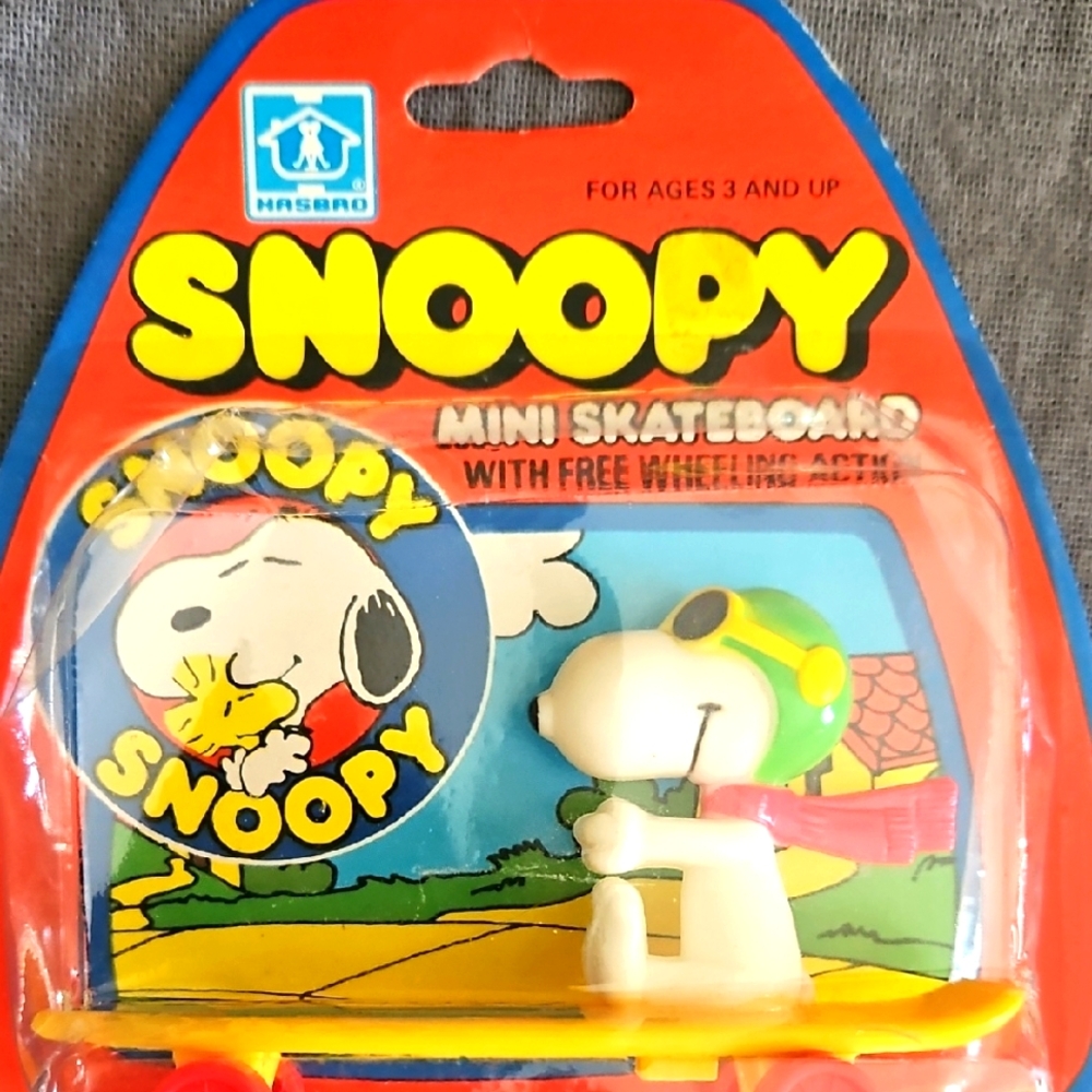 Hasbro Snoopy Mini Skateboard Toy 1971 New OLD STOCK Free Wheeling Toy